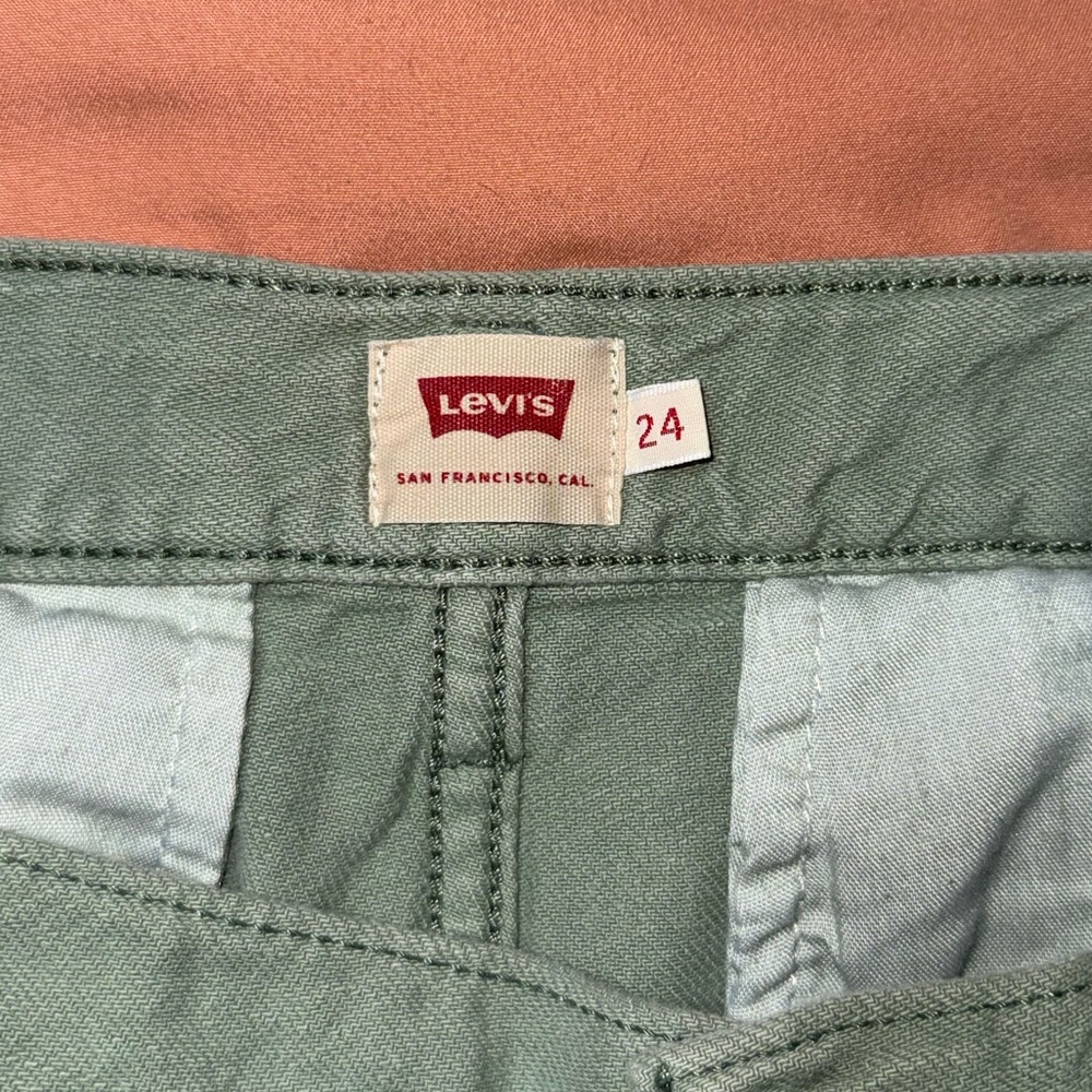 Women’s Olive Green Cargo Levi Pants - Picture 3 of 5